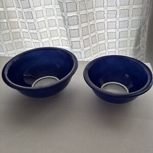 2 Vintage Pyrex Beautiful Blue Nesting Bowls with clear bottoms 1.5 L And 1 L